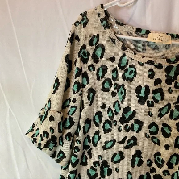 Hopely Women’s Short Sleeve Light Blue Leopard Print Waffle Knit Size Large - Picture 3 of 13